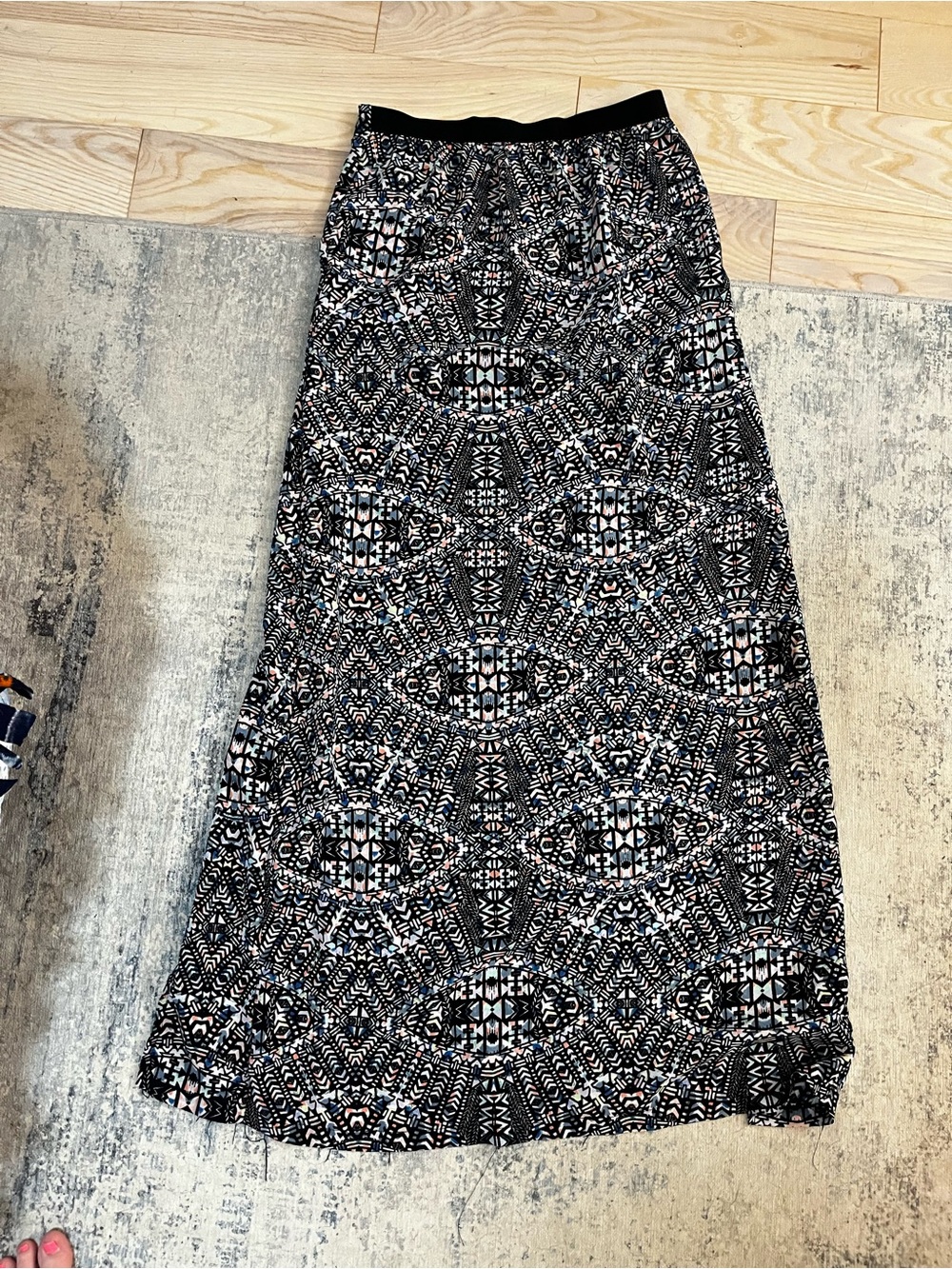 Kendall & Kylie black and white geometric pattern maxi skirt